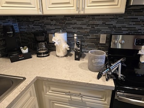 Micro-ondes, four, plaque de cuisson, lave-vaisselle