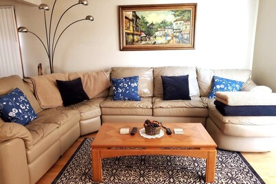 ~Home Comforts, Roku SmartTV, Fast WiFi~