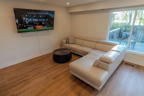 House, Garden View | Living area - Sunny Side Retreat (Georgina)
