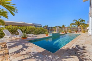 Piscine extérieure, piscine chauffée