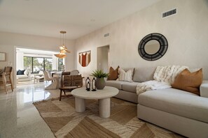 Smart TV - Waterfront Manatee Home Pool, Dock, Optional Boat (Indian Rocks Beach)