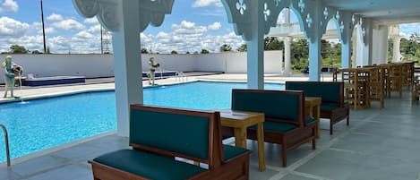 2 outdoor pools, sun loungers