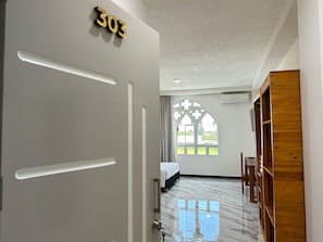 Quarto casal, vista para o jardim | Escrivaninha, espaço de trabalho para notebook, Wi-Fi de cortesia