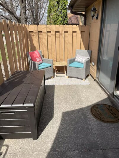 Walking distance to EAA. Charming 2-bedroom condo in delightful Oshkosh!