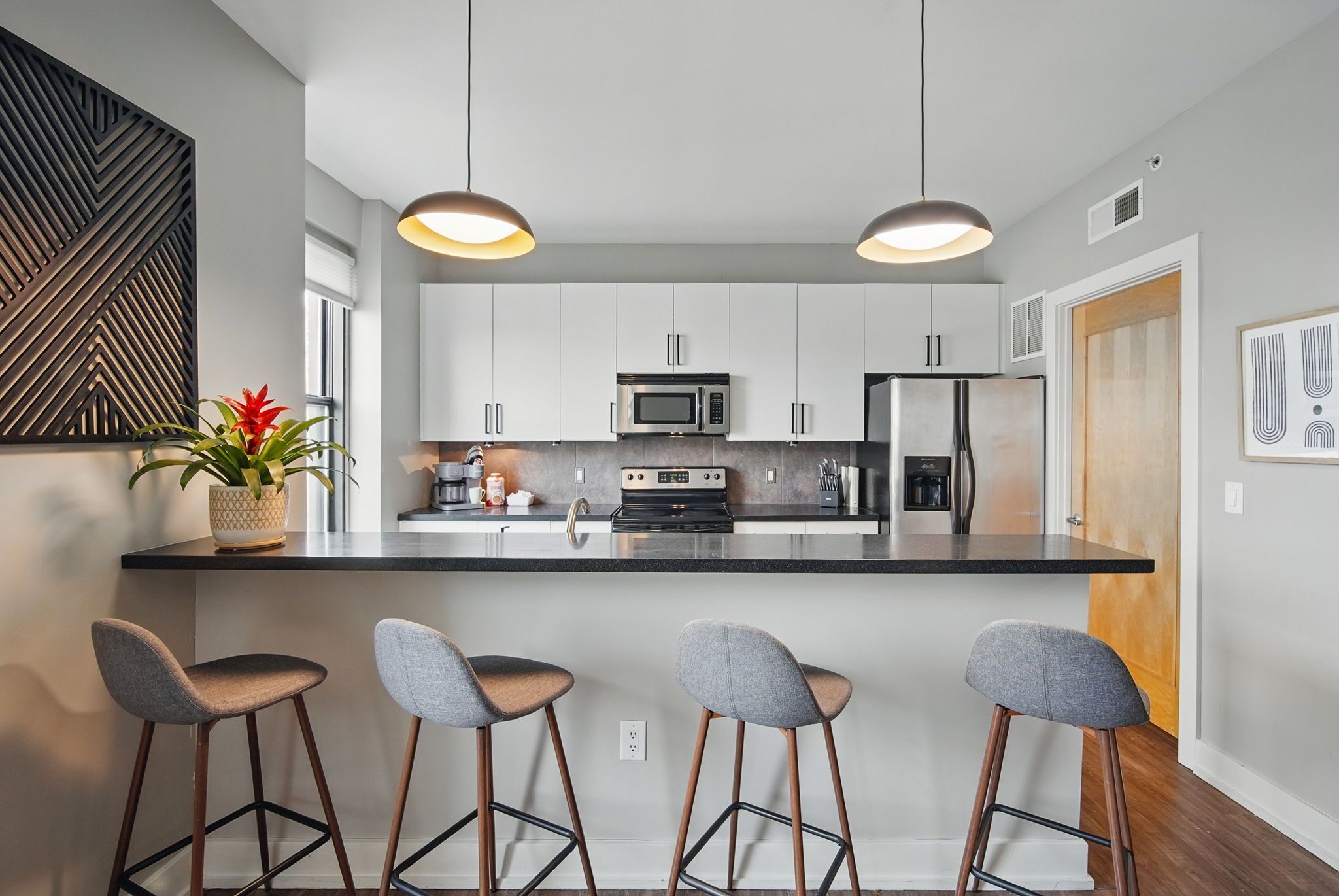 Réfrigérateur, micro-ondes, four, plaque de cuisson