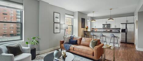Smart TV, books, stereo, offices