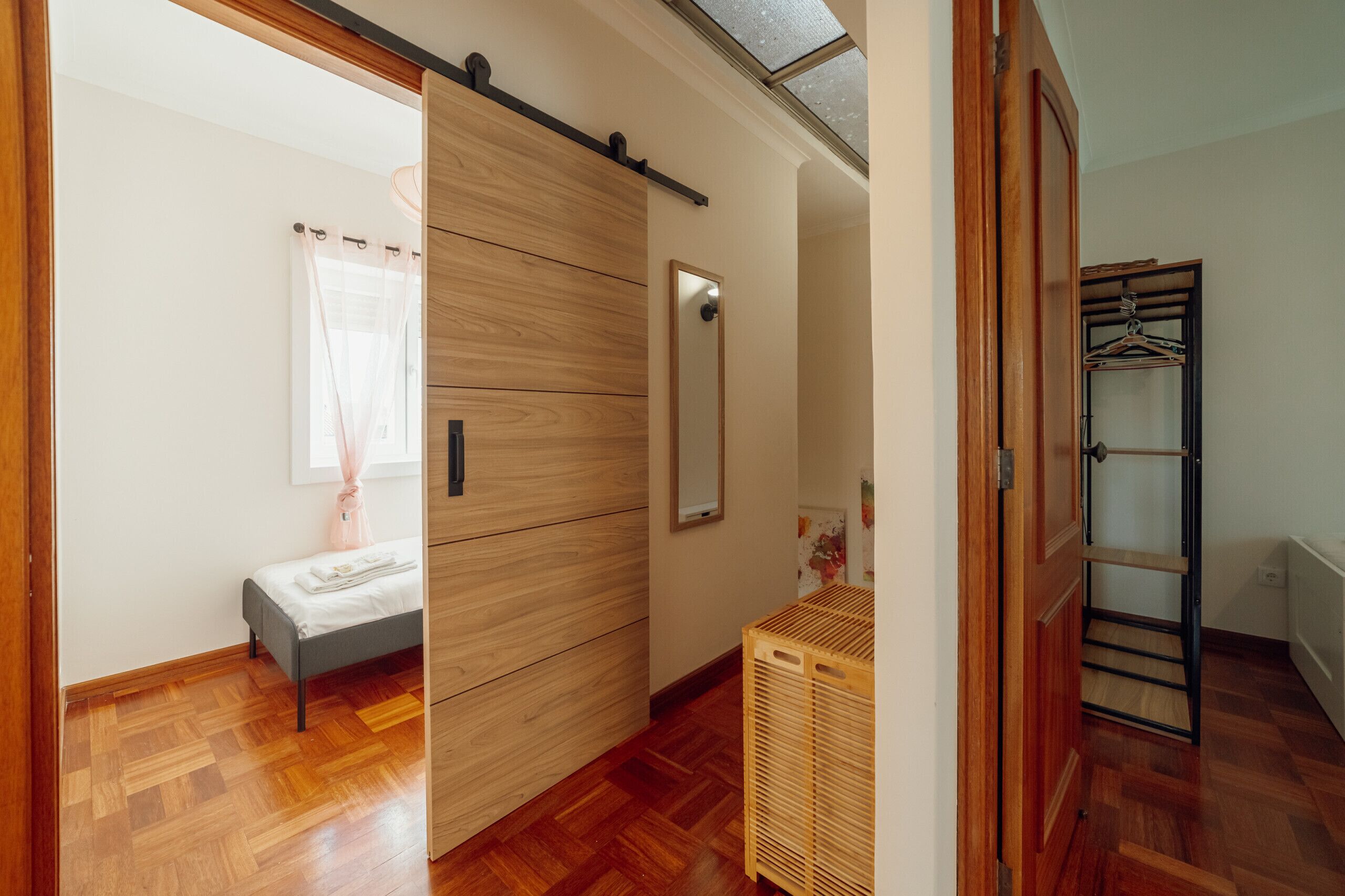 4 habitaciones, tabla de planchar con plancha y wifi gratis 