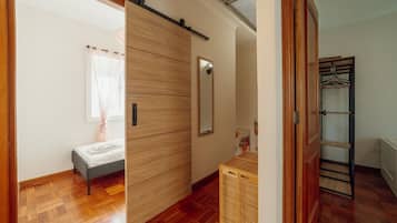 4 camere, ferro/asse da stiro, Wi-Fi gratuito, lenzuola