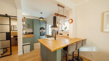 雪櫃、微波爐、焗爐、洗碗機