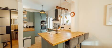 Fridge, microwave, oven, dishwasher