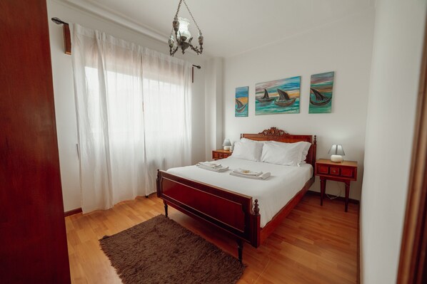 3 bedrooms, iron/ironing board, free WiFi, bed sheets