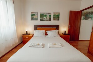3 bedrooms, iron/ironing board, free WiFi, bed sheets
