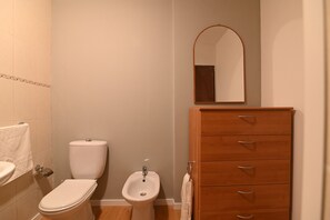 Shower, towels, soap, shampoo