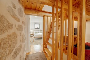 1 bedroom, iron/ironing board, free WiFi, bed sheets - CITY CENTER COMFORT APARTMENT B by VACATIONY (Oporto)