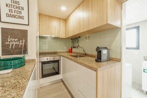 Fridge, microwave, oven, coffee/tea maker