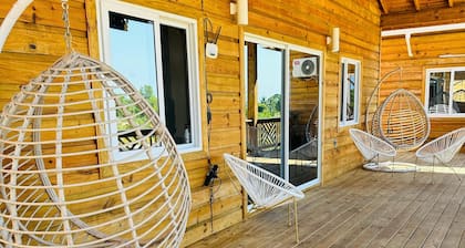 Cabaña de Playa en Puerto Castilla con 3 Habitaciones King y 2 Baños