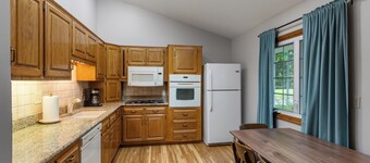 Min to Zoo+FreeParking+Washer/Dryer+InstantBook+4TVs+CoveredPorch