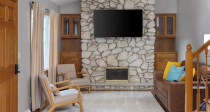 Family Home Min to Zoo+FreeParking+Washer/Dryer+SelfCheckIn+4TVs