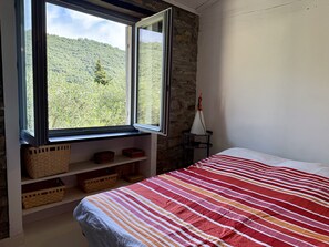 1 bedroom, bed sheets
