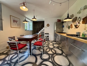 Fridge, oven, dishwasher, coffee/tea maker