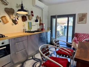 Fridge, oven, dishwasher, coffee/tea maker