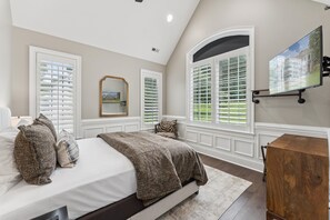 5 bedrooms, iron/ironing board, travel crib, free WiFi