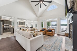 Smart TV, fireplace, video games, table tennis