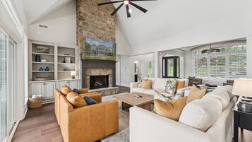 Smart TV, fireplace, video games, table tennis