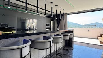 Apartment | Outdoor dining