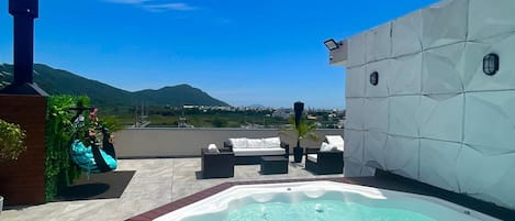 Bañera de hidromasaje al aire libre