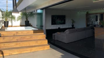 Bañera de hidromasaje exterior