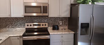 3-bedroom house in charming Lithonia with WiFi, AC. Start your getaway