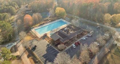 Luxury Cabin Near Lake Hartwell –Pet-friendly, FirePlace/3 bedroom & playground