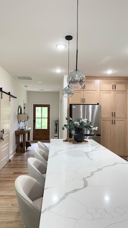 Interior. Luxury Cabin Near Lake Hartwell –Pet-friendly, FirePlace/3 bedroom & playground