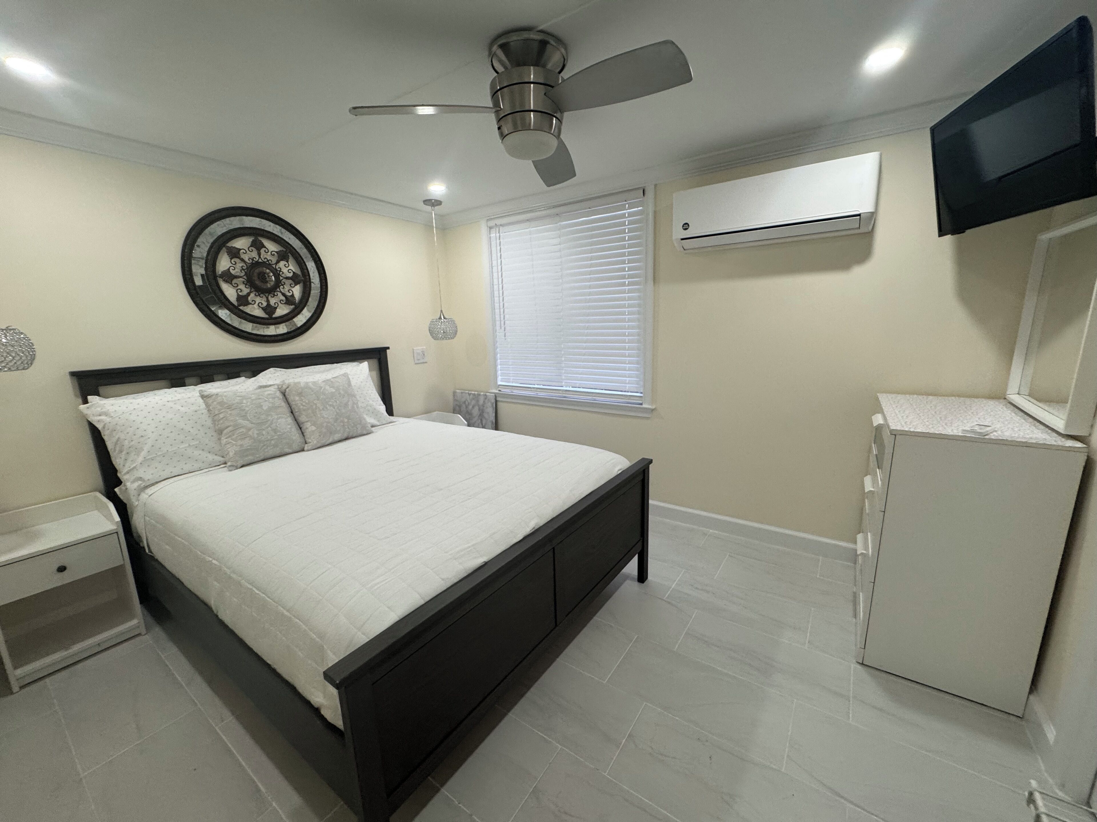 1 habitación, tabla de planchar con plancha y wifi 