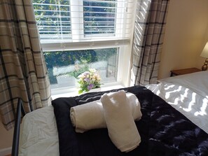 2 bedrooms, iron/ironing board, WiFi, bed sheets