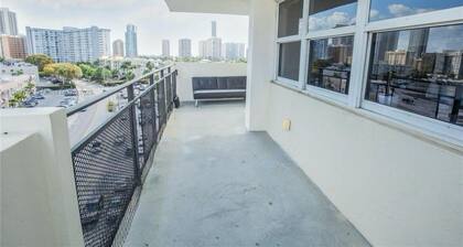 Sunny Getaway in Downtown Hallandale Beach – Walk to the Ocean!