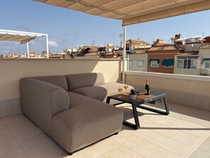 Outdoor dining - Mediterranean Gardens 35: Top floor sea views (Torrevieja)