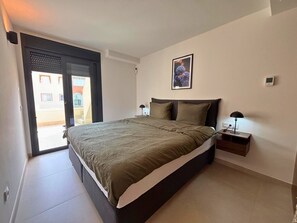 2 bedrooms, iron/ironing board, free WiFi, bed sheets - Mediterranean Gardens 35: Top floor sea views (Torrevieja)