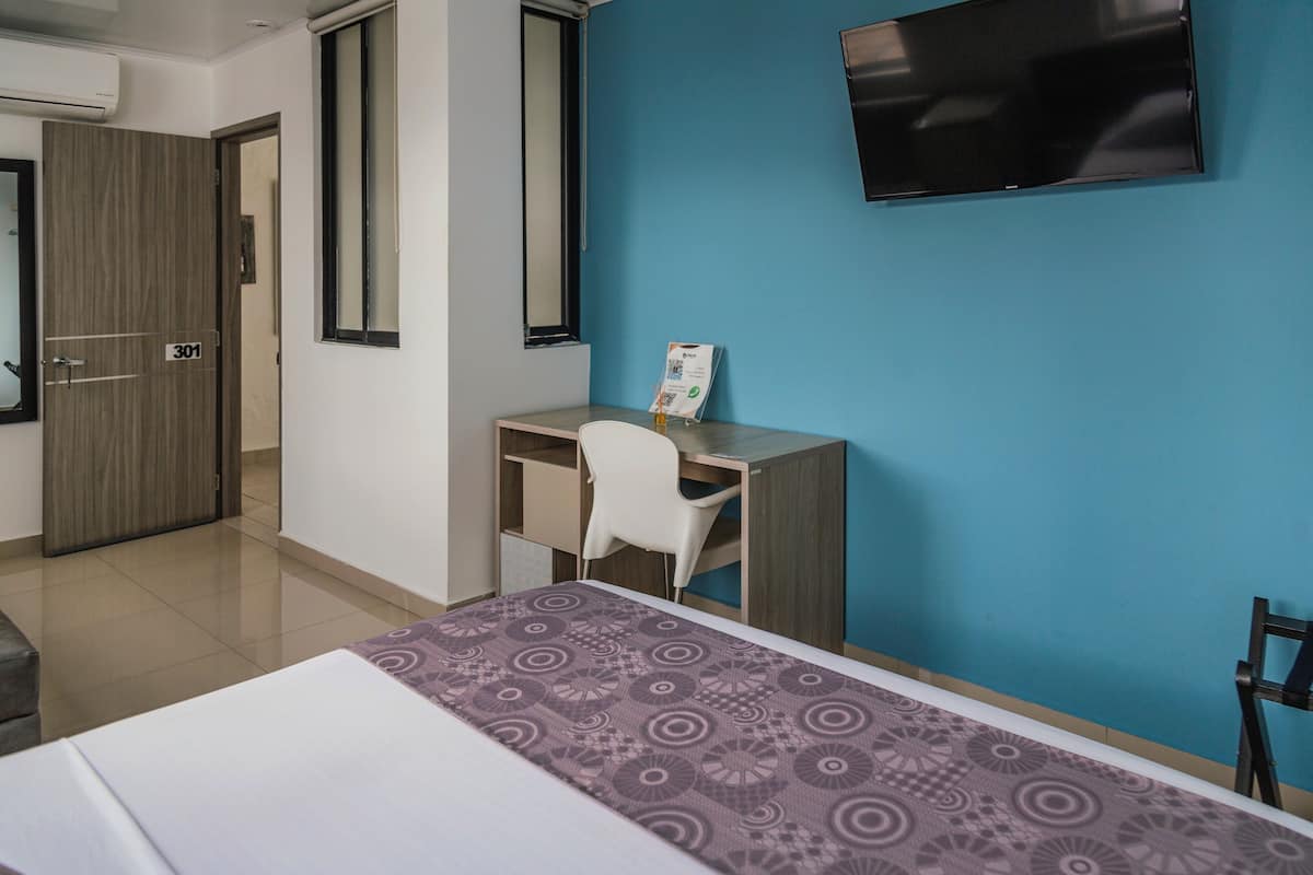 Comfort Double Room | Desk, laptop workspace, iron/ironing board, free WiFi