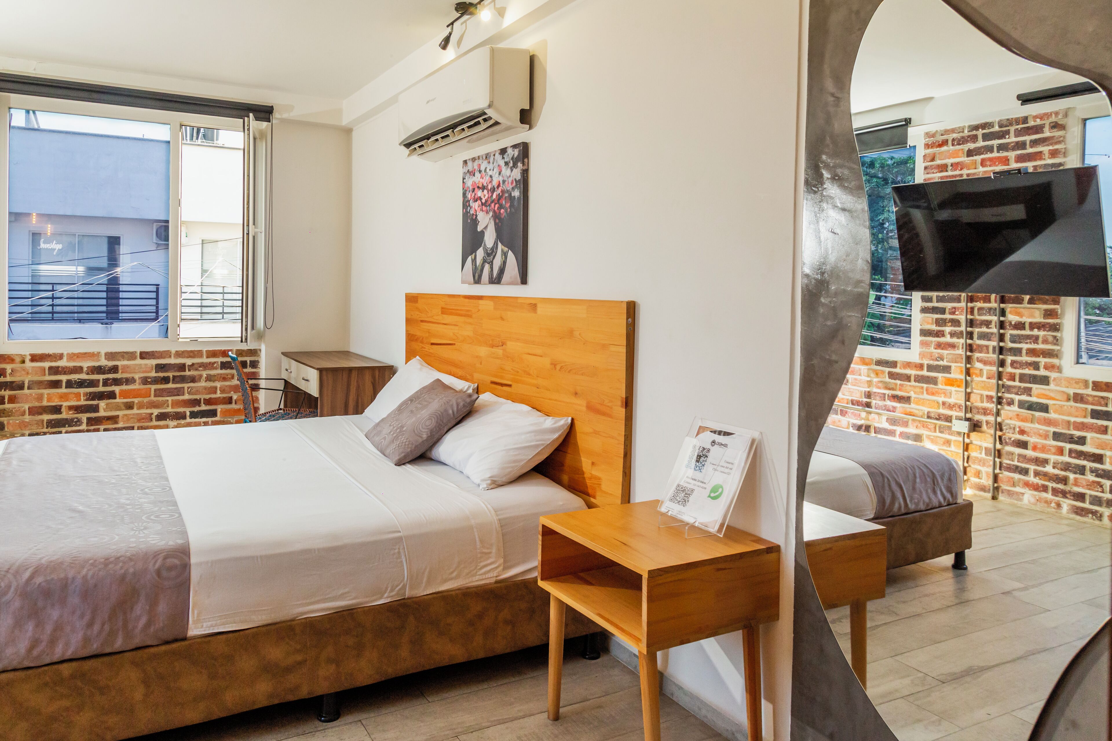 Junior Studio Suite | Desk, laptop workspace, iron/ironing board, free WiFi