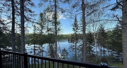 Bienvenue dans votre havre de paix, un magnifique chalet niché en pleine nature.