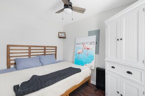 3 bedrooms, iron/ironing board, WiFi, bed sheets