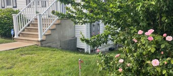 5 Minute Stroll to the Beach - Charming 3-bedroom in Narragansett with AC