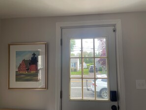 Interior - 5 Minute Stroll to the Beach - Charming 3-bedroom in Narragansett with AC (Narragansett)