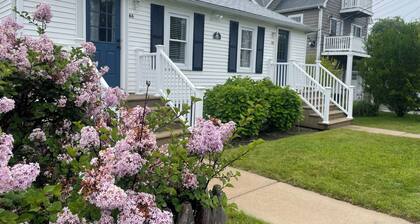 5 Minute Stroll to the Beach - Charming 3-bedroom in Narragansett with AC