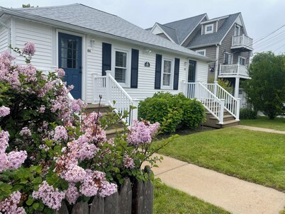 5 Minute Stroll to the Beach - Charming 3-bedroom in Narragansett with AC