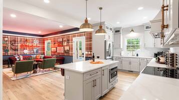 Micro-ondas, fogão, cooktop, lava-louças