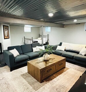 Interior - 4-bedroom house in marvelous Speedway close to Downtown &IMS (Speedway)