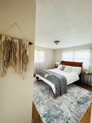 4 bedrooms, iron/ironing board, WiFi, bed sheets - 4-bedroom house in marvelous Speedway close to Downtown &IMS (Speedway)